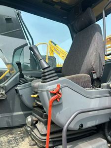 Excavatrice lourde Volvo Ec140 avec godet de terrassement, capacité 15 tonnes, poids en ordre de marche - Product Image 5