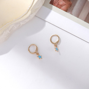 Boucles d'oreilles créoles en alliage de zinc, motif visage souriant, tendance, pour soirée, ensemble de boucles d'oreilles pendantes colorées à motif dessin animé - Product Image 4