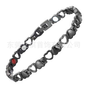 Pulsera elegante de doble corazón para mujer, pulsera magnética de terapia de acero inoxidable - Product Image 5