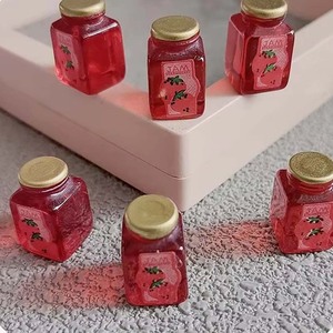 Breloques en résine 3D en forme de mini pots de confiture de fraises pour la fabrication de bijoux, accessoire miniature pour maison de poupée, décoration de scène de cuisine - Product Image 1