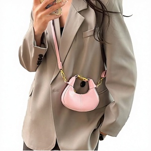 Sac à bandoulière pour femme en cuir véritable de style japonais fait main avec fermeture à glissière, léger et durable, grande capacité - Product Image 1