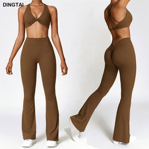 Vente en gros de vêtements de yoga avec logo personnalisé pour femmes, ensemble de vêtements de sport, soutien-gorge, pantalon évasé - Product Image 3