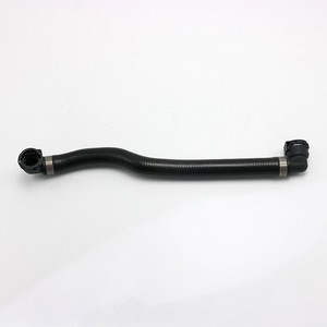 Le réservoir d'eau pour <span class=keywords><strong>BMW</strong></span> Série 5 X3 est <span class=keywords><strong>connect</strong></span>é au tuyau de vidange et au tuyau de liquide de refroidissement - Product Image 3