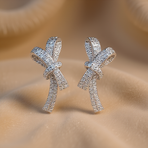 ต่างหูสตั๊ดรูปโบว์สีทองขาวพร้อมคริสตัลพลอยเทียมสำหรับเป็นของขวัญสำหรับผู้หญิง E1988 - Product Image 2