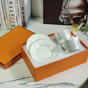 Offre Spéciale : Ensemble de 4 Assiettes Modernes de Luxe en Porcelaine Fine Noire et Blanche avec Incrustations Dorées, Écologiques, pour Restaurant, avec Coffret Cadeau et Logo Personnalisé - Product Image 5