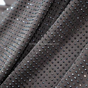 F003 negro 3mm espaciado tela de diamantes de imitación Hotfix Suave 4 vías cristales elásticos tela de apliques de diamantes de imitación para trajes