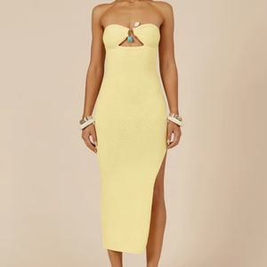 Vestido Bodycon de Moda OEM con Detalles de Resina y Abertura Lateral, Vestido de Playa de Punto de Lujo - Product Image 1