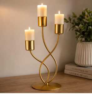 Candelabro clásico de latón como centro de mesa para bodas, festivales y decoración del hogar. - Product Image 1