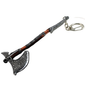 2024 juegos de moda <span class=keywords><strong>God</strong></span> <span class=keywords><strong>Of</strong></span> <span class=keywords><strong>War</strong></span> Kratos Shield Ice Axe llavero coche colgante llaveros para hombres fiesta regalo llaveros - Product Image 3