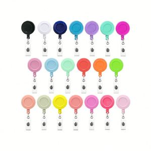 X57 ¡Gran Oferta! Porta Identificaciones Retráctil de Plástico Redondo en Colores Pastel con Clip de Cocodrilo y Personalización de Logotipo - Product Image 1