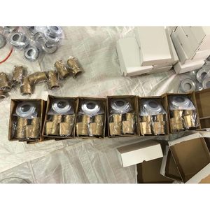 อุปกรณ์ยึดบันไดสระว่ายน้ำทองเหลืองพร้อมแผ่นปิดรูรั่ว 2 ชิ้น สำหรับสระว่ายน้ำแบบฝังดิน  อะไหล่รองรับราวบันได  ทองเหลืองแท้ ป้องกันการกัดกร่อน - Product Image 3