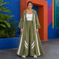 Ensemble décontracté vert olive avec manteau long à empiècements contrastants et pantalon large – Tenue coordonnée élégante – Personnalisation OEM/ODM
