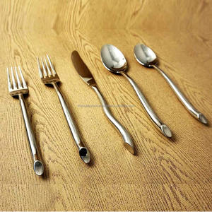 Ensemble de couverts en acier inoxydable argenté poli, rond et incurvé, fait à la main, style occidental et design différent - Product Image 2