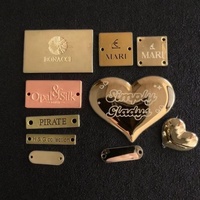 Étiquettes en métal de marque de nom personnalisé étiquette de lettre de couture de couleur argent 3D pour vêtements étiquettes de vêtement personnalisées