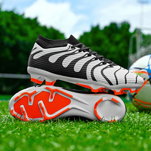 2024 <span class=keywords><strong>Crampons</strong></span> de Football Personnalisés pour Hommes, Chaussures de <span class=keywords><strong>Foot</strong></span> en PU de Haute Qualité avec Logo, Utilisation Hiver et Été - Product Image 1