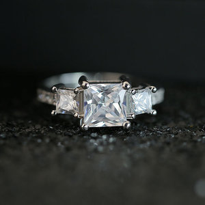 Elegante Anello Scintillante per Donne, Gioielli di Moda all'Ingrosso - Product Image 1