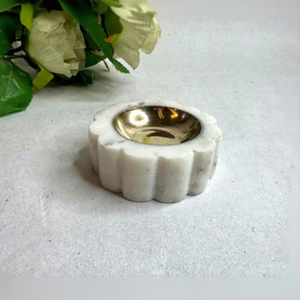 เชิงเทียนทองเหลืองทำด้วยมือทำจากเรซินสำหรับตกแต่งบ้านและสำนักงาน - Product Image 1