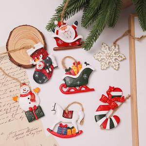 Piccolo accessorio pendente albero di natale in resina retrò decorazioni natalizie con piccolo ciondolo accessori natalizi - Product Image 1