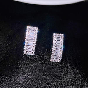 Orecchini a lobo Tiffany & Co. con diamanti, in oro bianco, taglio baguette, incastonatura a canale, gioielli di lusso da donna per matrimonio - Product Image 3