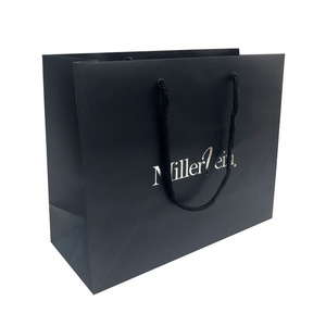 Sac en papier noir en carton avec Logo imprimé personnalisé, sacs en papier pour le Shopping, emballage de vêtements de luxe, sac de transport de cadeaux - Product Image 4