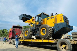 Mini-chargeuse sur pneus 955T de 5 tonnes, équipement de terrassement haute performance pour opérations à grande échelle - Product Image 2