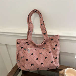 Sac à main en velours côtelé de style coréen, nouveau sac à bandoulière en polyester matelassé imprimé avec nœud papillon et fermeture éclair - Product Image 5