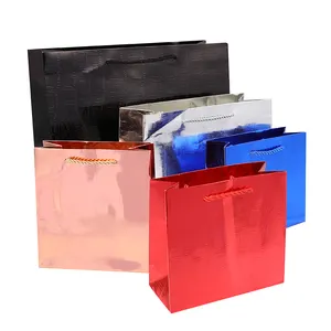 Adecuado para muchas ocasiones bolsa de embalaje de regalo comercial personalizada para embalaje se puede imprimir con propio patrón y logotipo