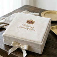 Boîte Cadeau de Luxe Personnalisée en Velours Crème avec Logo Brodé Or, Emballage Rigide pour Parfum, Idéale pour Cadeau de Mariage ou Souvenir Parfumé