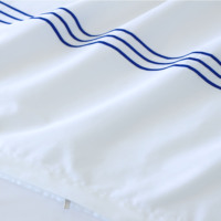 Ensemble de draps de lit en coton 100% avec broderie de style moderne bleu à rayures pour lit queen et king size, en gros, 300T 400T