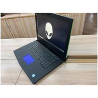 Laptop Ali-enware 15 R3 dilengkapi prosesor I7-7700HQ 2.8ghz dengan RAM 16GB, SSD 512GB, layar FHD 15.5 inci, dan keyboard ringan berbahasa Inggris.