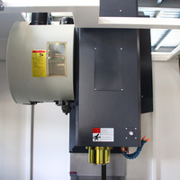 Machine de fraisage CNC verticale à 5 axes VMC1160 avec commande FANUC et broche unique pour le traitement des profilés en aluminium