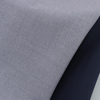 Tissu en polyester et viscose tissé uni extensible, respirant et antistatique pour chemise de bureau d'été à boutons