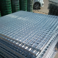 Plaques de marche antidérapantes durables en acier inoxydable, grilles de passerelle, grilles de voie d'accès, grilles en acier galvanisé pour revêtements de sol et passerelles