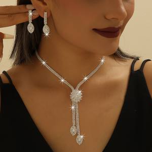 Ensemble collier et boucles d'oreilles classiques en strass et zircon pour femme, design rétro exagéré, cadeau pour robe de soirée - Product Image 4