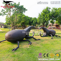 Modèle d'insectes animatroniques réalistes d'insectes simulés par des animaux de la jungle