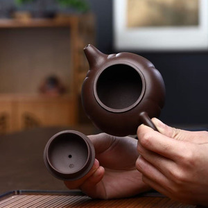 Tetera de Arcilla Púrpura Yixing de Diseño Clásico, Ecológica, Venta al por Mayor, Mina Cruda Kongfu Zisha Hu 250 ml - Product Image 5