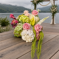 Bola Bunga Hydrangea Hijau Burgundy Ramah Lingkungan yang Elegan dengan Sentuhan Alami untuk Upacara Pernikahan di Gereja Dalam Ruangan dengan Pita Gantung