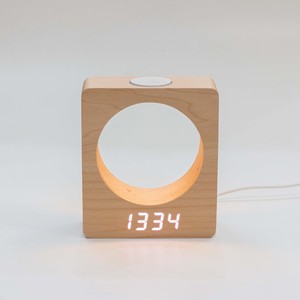 Réveil numérique en bois avec logo personnalisé, lumière LED, affichage de la température, 3 modes d'alarme pour la maison et la chambre - Product Image 1