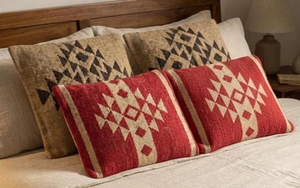 Housse de coussin artisanale style sud-ouest, motif géométrique losanges tribaux, rouge rouille, beige, gris, mélange de coton, décoration bohème pour la maison - Product Image 2