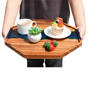 Platos de comida hechos a mano de madera epoxi de lujo al por mayor, bandeja para servir aperitivos y frutas con diseño de tira de resina - Product Image 1