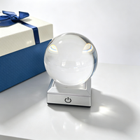 Petite quantité minimale de commande, sphère en cristal transparent K9 avec base lumineuse tactile LED, boîte cadeau, gravure laser 3D personnalisée, boule de cristal pour la revente, souvenir