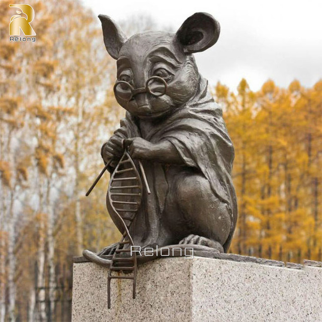 Outdoor Garden Giant Metal Animal Statue Decor Rat Knitting DNA Bronze Mouse Statue