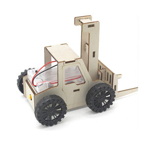 Kit de Manualidades de Madera STEM, Proyectos de Construcción Científica DIY, Modelo de Montacargas Versión Básica Sin Baterías - Product Image 6