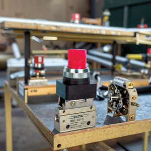 Válvula Solenoide Mecánica Neumática de 2 Posiciones y 3 Puertos STNC, Gran Venta - Product Image 3