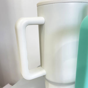 Lot de 25 tasses à café de voyage isolées sous vide de couleur vive mate H3.0 <span class=keywords><strong>avec</strong></span> <span class=keywords><strong>couvercle</strong></span> <span class=keywords><strong>plat</strong></span> et poignée - Product Image 3