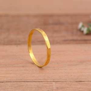 Anillo Apilable Delgado y Elegante de Plata con Baño de Oro de 14K, Diseño Martillado, Ideal para Regalo de Boda - Product Image 6