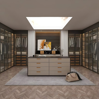 Système de garde-robe modulaire MILAN personnalisable, style Mid-Century Modern, avec portes coulissantes Shaker en bois, pour hôtel, villa, chambre principale