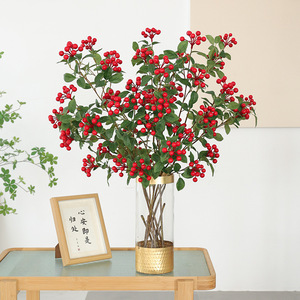 Plante artificielle de fruit de la fortune avec baies rouges et feuilles vertes pour la décoration intérieure, accessoires de mariage du Nouvel An chinois, en plastique et soie - Product Image 1