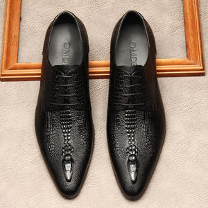 Zapatos de tacón alto personalizados de otoño con cordones, de cuero genuino de vaca brillante pulido y grabado, con tacón de bloque, ligeros y de suela gruesa. - Product Image 3