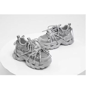 Zapatillas deportivas de plataforma gruesa de malla y goma para mujer, estilo Dad, con suela ondulada de 6 cm para aumentar la altura, dos cordones, informales, para caminar y deporte. - Product Image 4